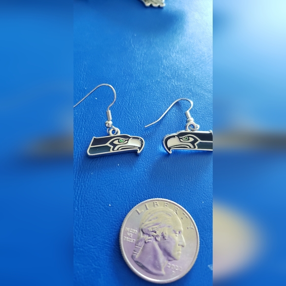 Seattle Seahawks Earrings and Keyring set - Picture 3 of 3